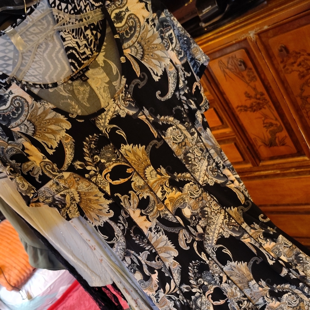 Sami & Jo Black and Beige Patterned Dress